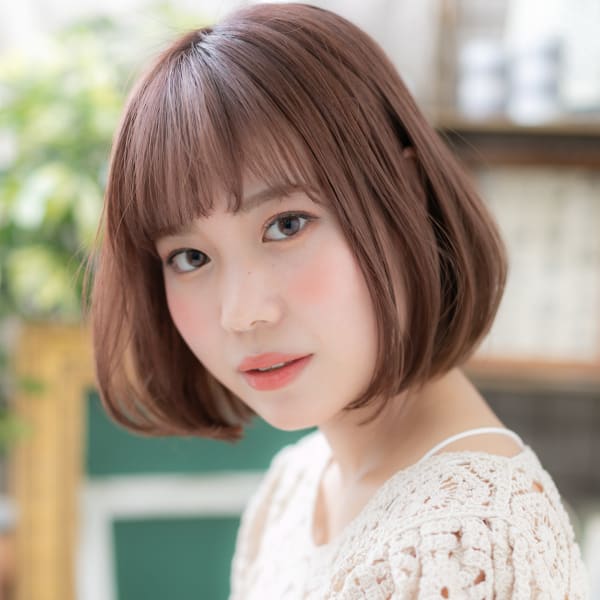 ラベンダーべージュ切りっぱなし前下がりロブ レトロ