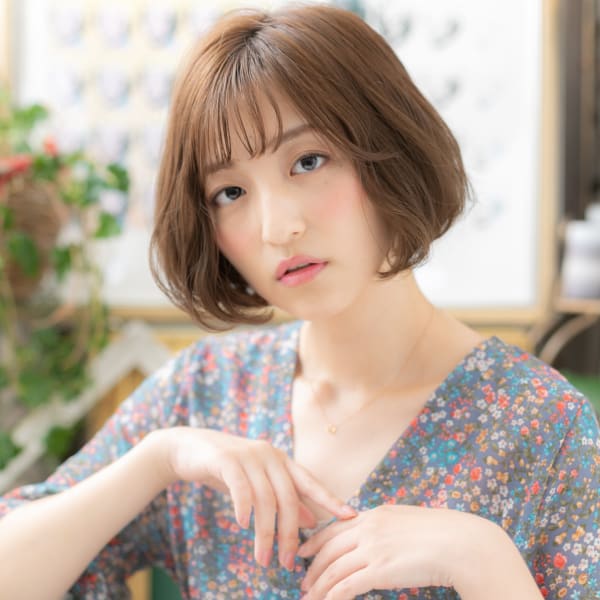ひし形シルエット大人かわいい前下がりボブ　透け感