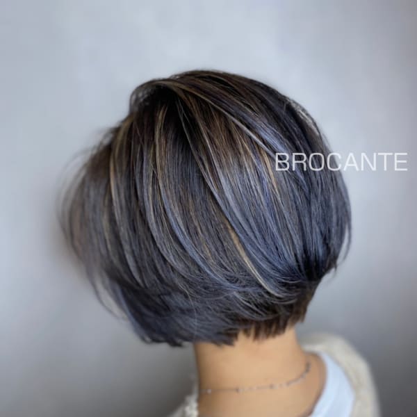 ハイライト シルバー マッシュショート 3Dカラー 小顔 