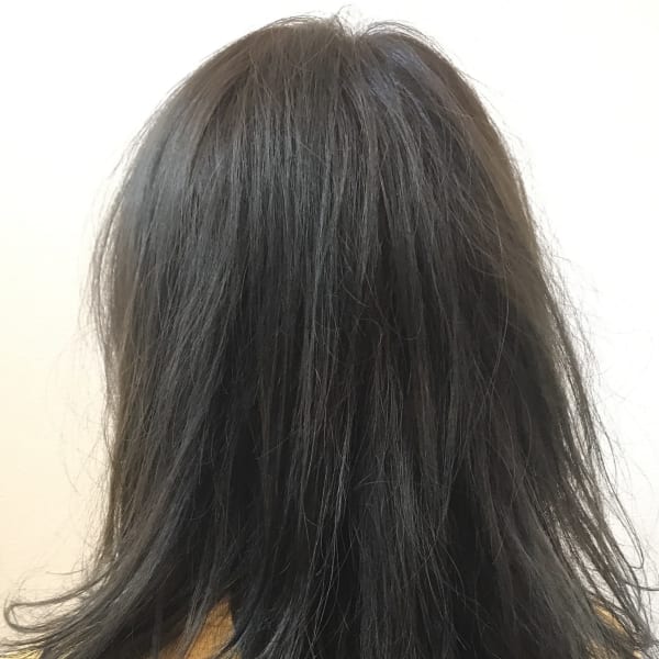 暗くて透けるオリーブアッシュ