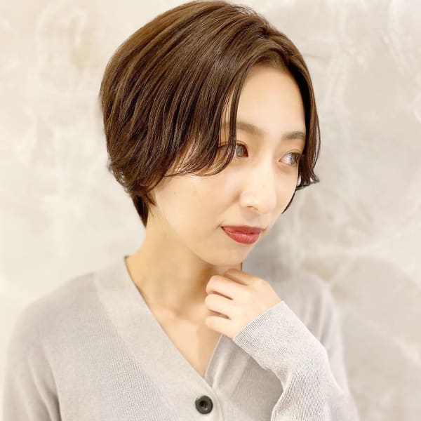 センターパートでモードでクールなショート