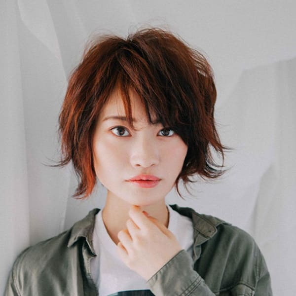 レッド×外ハネショート