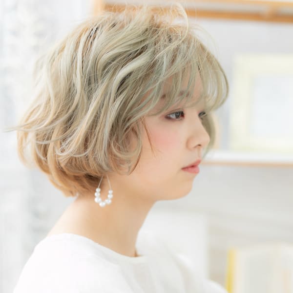 ホワイトベージュ無造作パーマ外国人風ボブセミウェットウェーブ