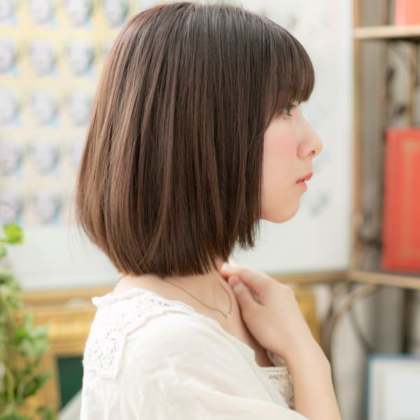 大人かわいいダークカラー小顔前下がりボブ　切りっぱなし