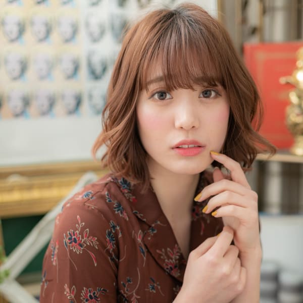 くせ毛風フリンジウェーブ斜めバング小顔ロブ　オレンジブラウン