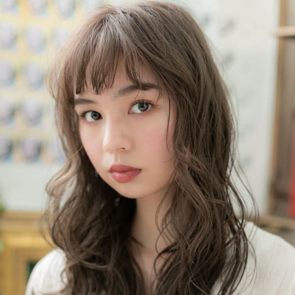 外国人風オリーブアッシュオン眉小顔ロング 寒色系カラー