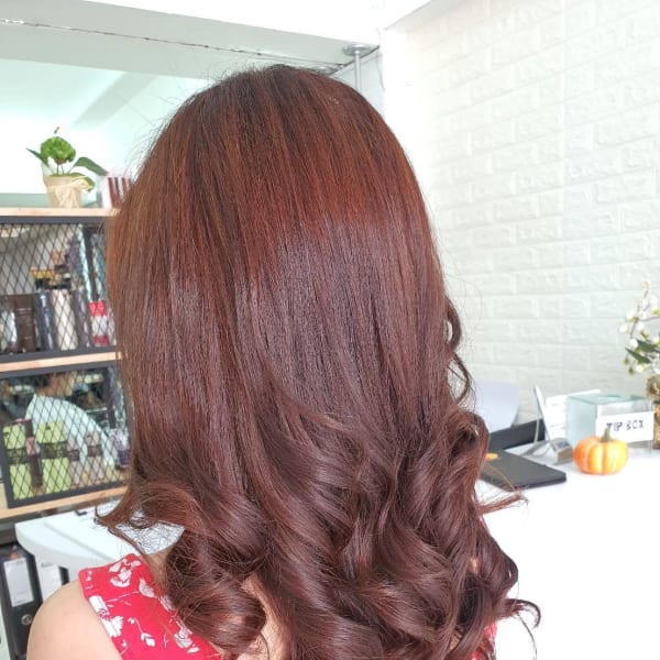 重めのロングウェーブで大人ドレッシーテイスト