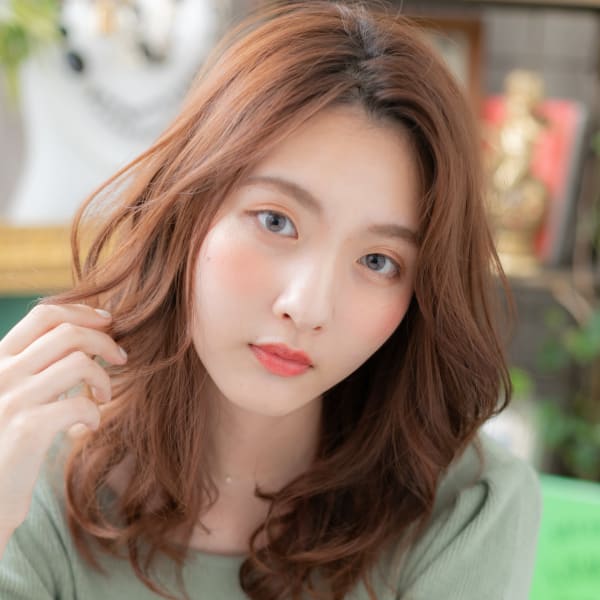 くせ毛風ルーズヘア小顔オレンジブラウン 暖色系カラー