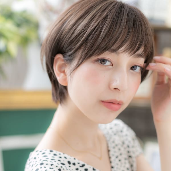 大人かわいいくすみカラー前下がりショート マッシュショート