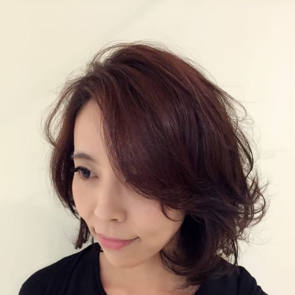 ピンクベージュでツヤ感♪ミディアムヘア☆ひし形シルエット☆