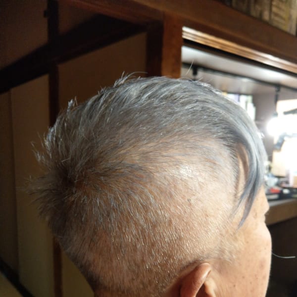 白髪はチャームポイント!うっすらブルーの個性派フェード