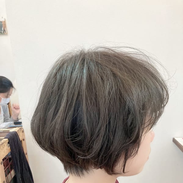 ショートボブ×オリーブアッシュ