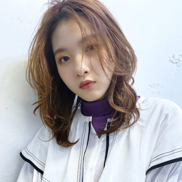 顔まわりふんわりレイヤーミディ