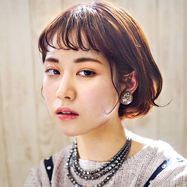 透明感がかわいいコーラルオレンジのレトロボブ