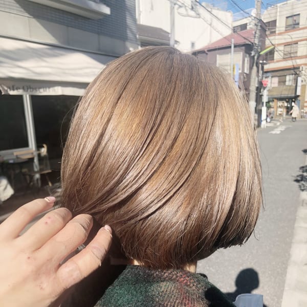 ミルクティー×ぱつっとボブ