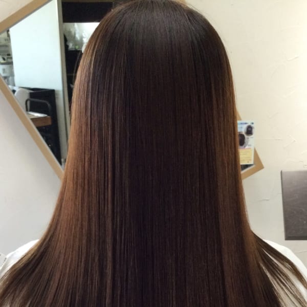 柔らかいシルクタッチストレート|美容室 RaCHIC