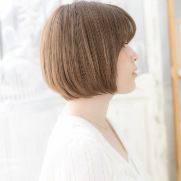 外国人風ミルクティーブラウン前下がりボブ　グラボブ