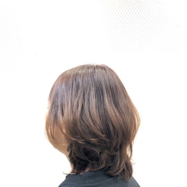 暖色系カラー/くびれヘア/ミディア/ムウルフレイヤー/40代