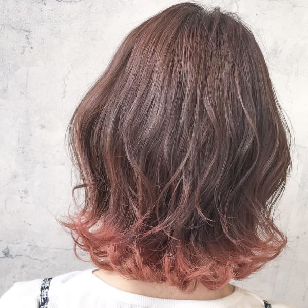 オススメ順 カラー グラデーション レッド ピンク ミディアムの髪型 ヘアスタイル 楽天ビューティ