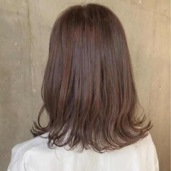 ブラウンベージュ 似合わせカット くびれミディ 外ハネ