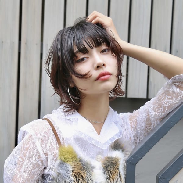 耳かけ小顔大人ショートウルフハンサムショート 