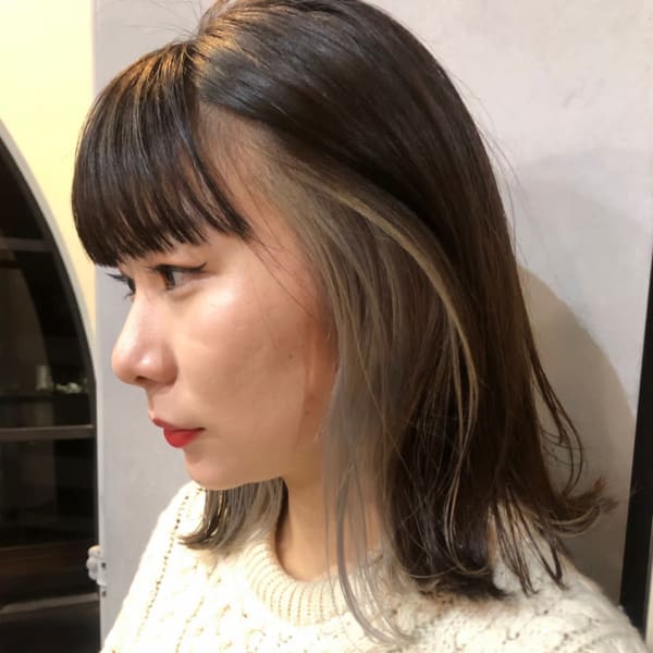 イヤリングカラーの外ハネボブ《LYON CHIEMI》