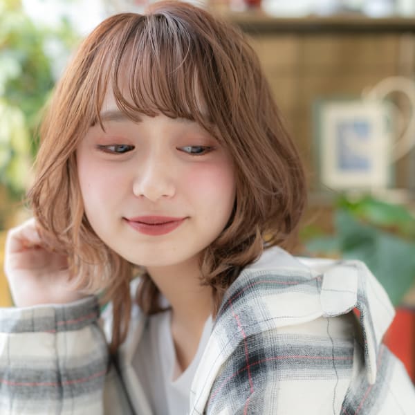 大人かわいいオレンジブラウン小顔ふわミディ 暖色系カラー