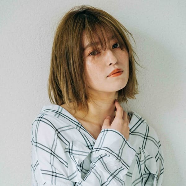 外ハネ切りっぱボブ