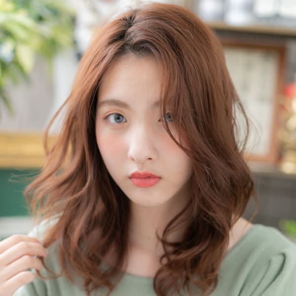くせ毛風ルーズヘア小顔オレンジブラウン　くせ毛カット