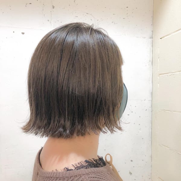 切りっぱなし×ベージュカラー