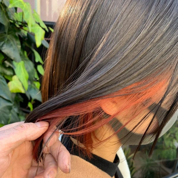 イヤリングカラー オレンジ ボブ