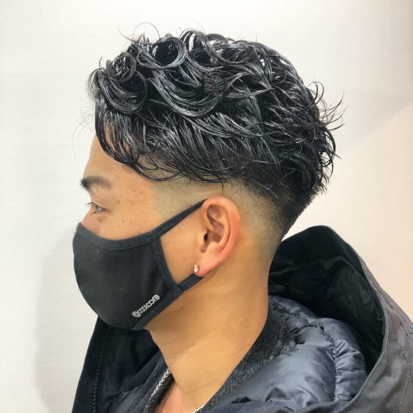 スキンフェード×かきあげ流しパーマ|a Gland villa suita