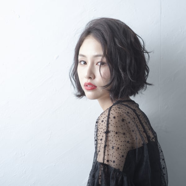 大人かっこいいパーマスタイル。