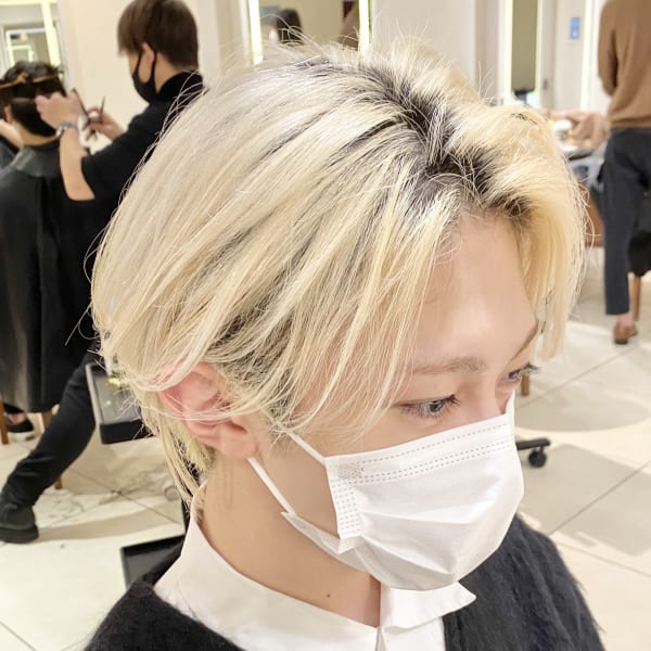 淡く透けるハイトーンで視線を釘付け