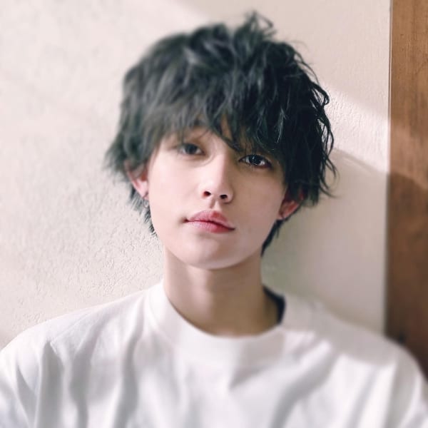 グレージュカラーで透明感◎儚げ男子