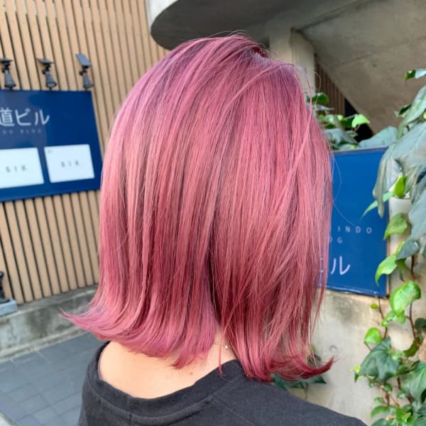 外はねボブ ハイトーンピンクカラー