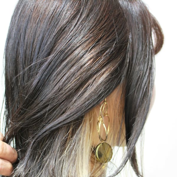 インナーカラー×ミルクティーベージュ×ハイライト×外はね|BONDS. for hair design