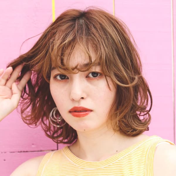 大人女子オススメ☆肩上ウェーブボブ☆ヌードベージュ☆|.ula