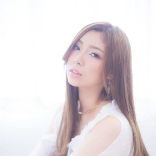 重めスタイル センターパートXベージュカラー|Aman hair-e 吉祥寺東口店 アマンヘアーイースト