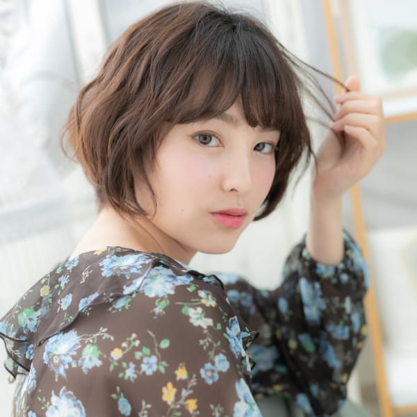 ダークカラーで引き締め!前下がり大人ボブ 暗めカラー