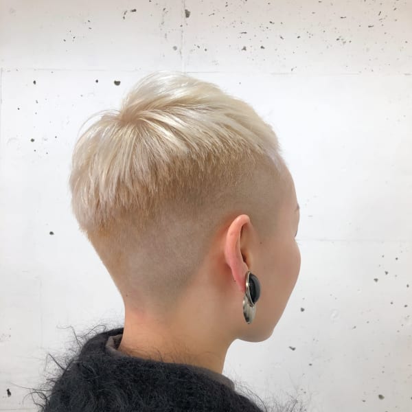 ハイトーンベージュ×フェードスタイル