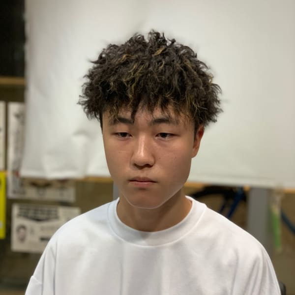 西村 槙平 West Side Cut Club ウエストサイドカットクラブ のスタッフ 美容院 美容室を予約するなら楽天ビューティ 西村 槙平 West Side Cut Club ウエストサイドカットクラブ のスタッフ 美容院 美容室を予約するなら楽天ビューティ