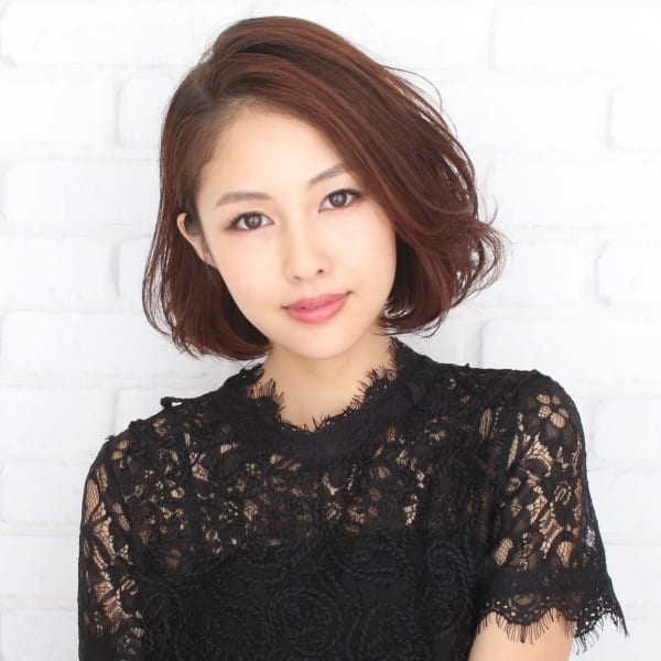 前髪なしの大人内巻きボブ トップのボリュームパーマ