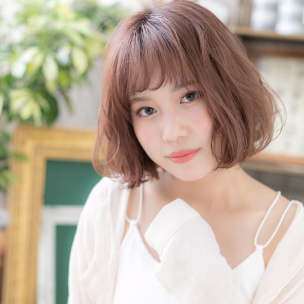 大人かわいいAラインくすみピンク小顔ロブ エアリーミディ