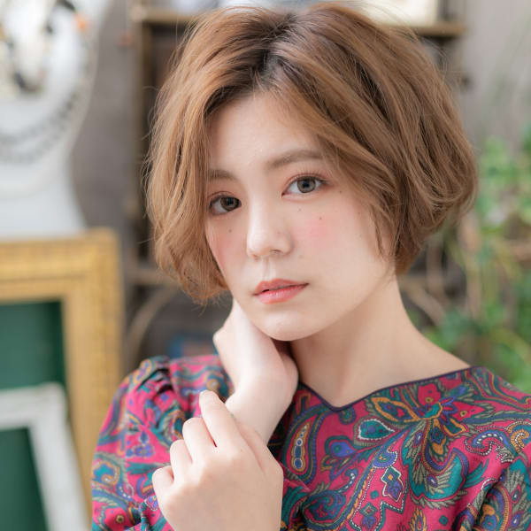 アシンメトリー大人ボブで外国人風グラマラス ショートパーマ