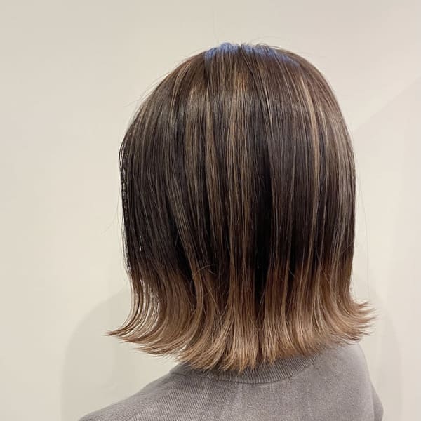大人可愛いベージュバレイヤージュ|美容室 アクイールグラッセ