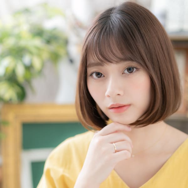 シースルーバング艶カラー前下がり大人ボブ ぱっつんボブ
