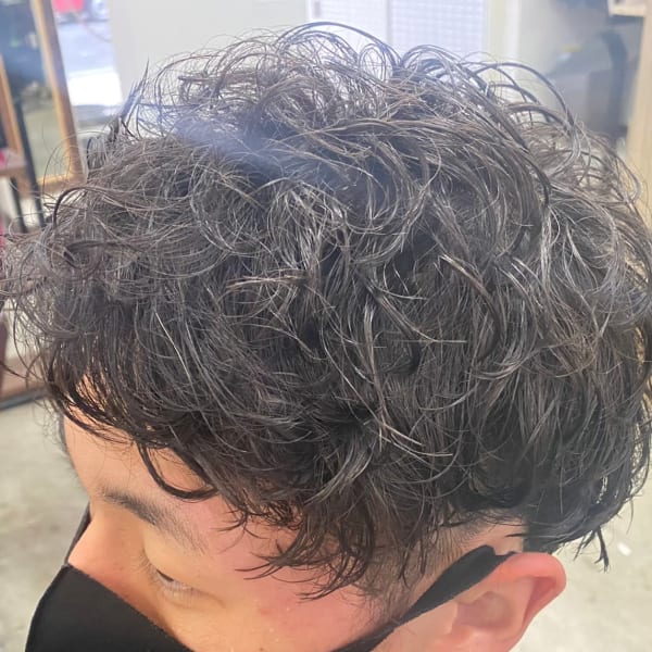 強めスパイラルパーマ×ショートマッシュ