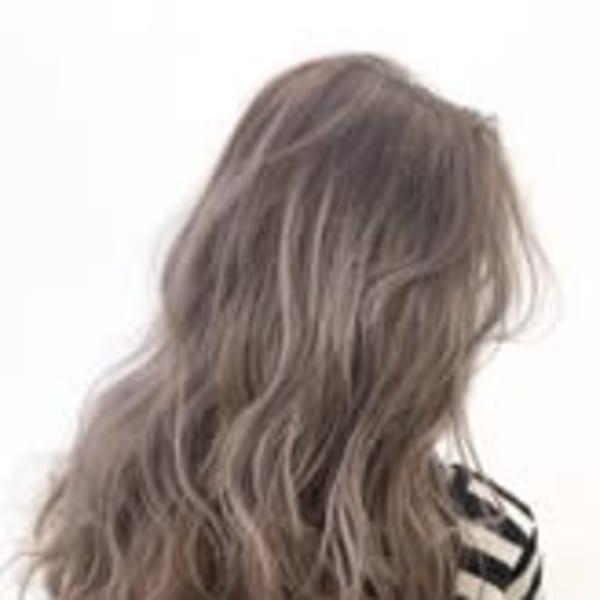 ハイライトカラー×ベージュ