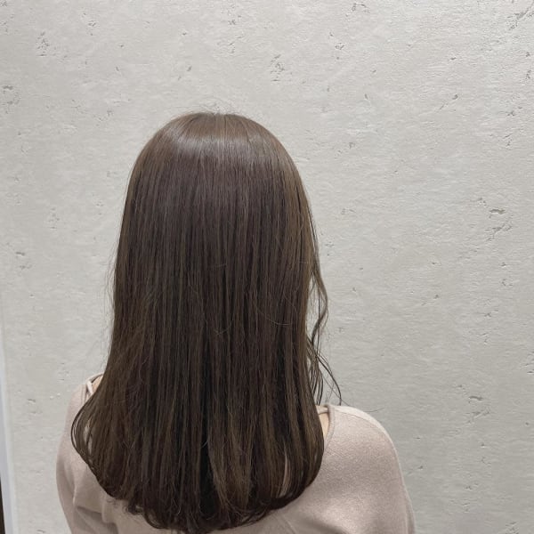 オリーブグレージュ